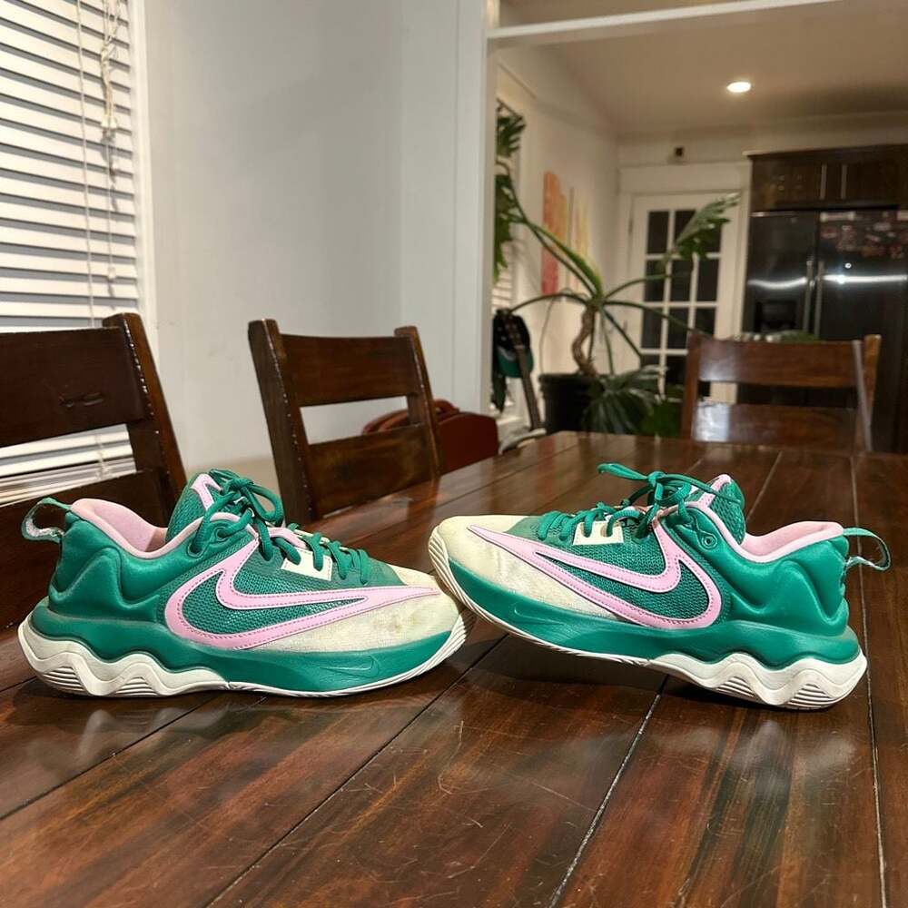 Nike Giannis Immortality 3 Basketball Shoes Green Pink Mens Size 9